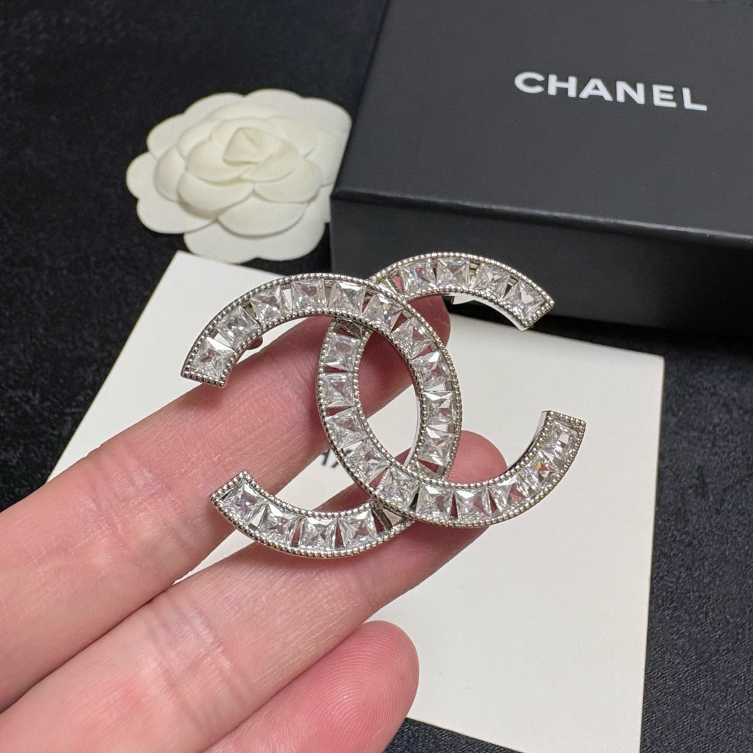 Chanel CC Logo Baguette Crystal Brooch brooch silver-toned metal with clear faceted crystals 3 5cm width