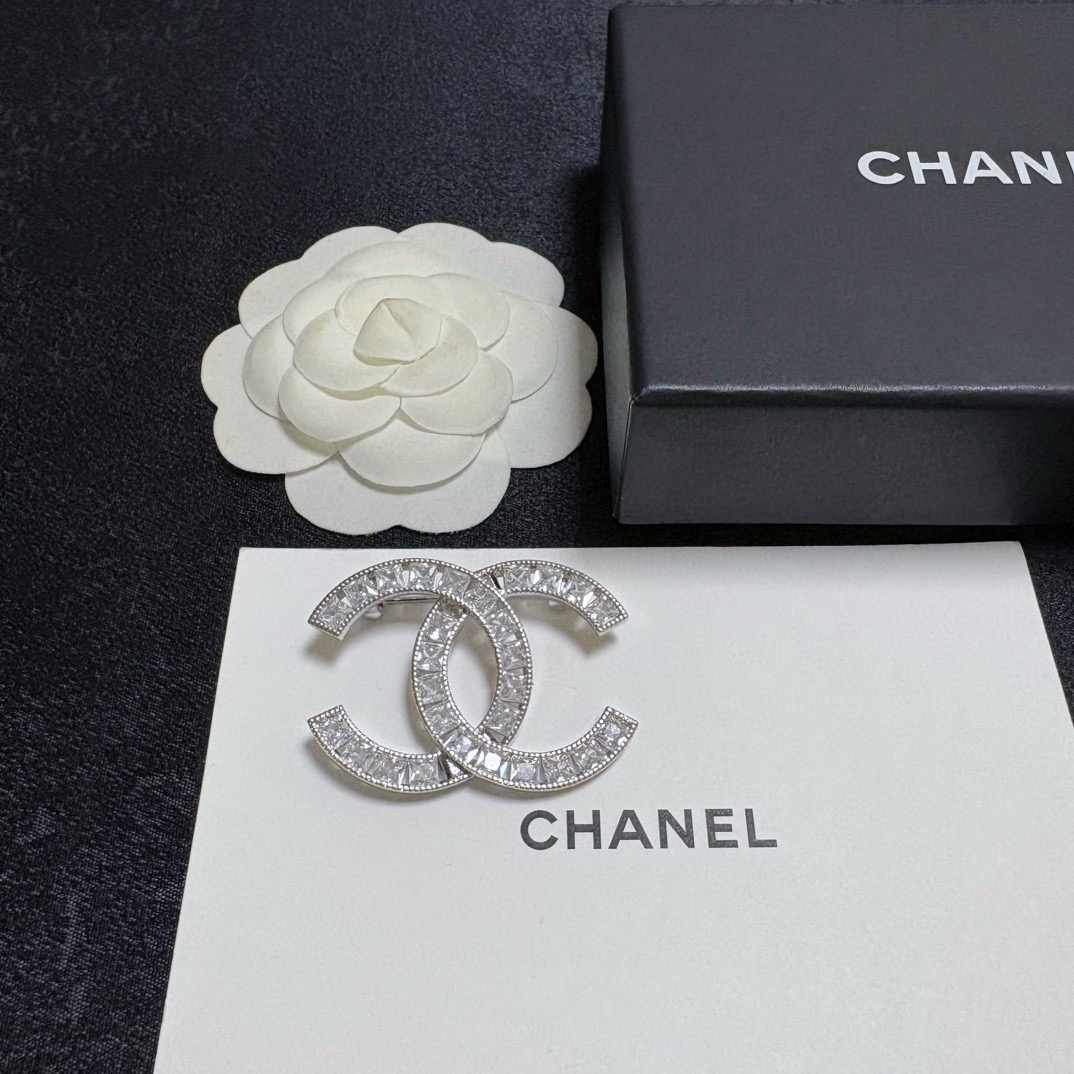 Chanel CC Logo Baguette Crystal Brooch brooch silver-toned metal with clear faceted crystals 3 5cm width