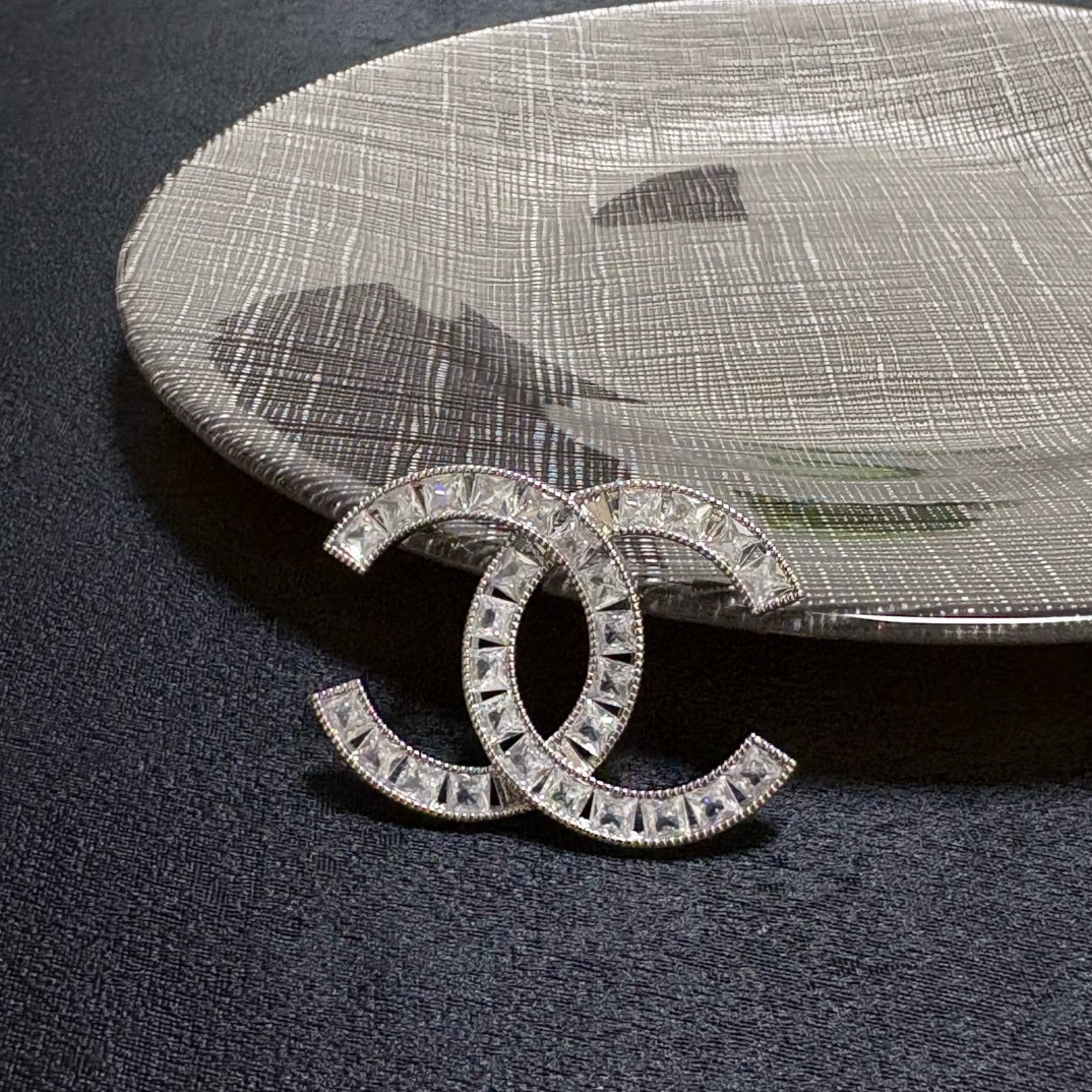 Chanel CC Logo Baguette Crystal Brooch brooch silver-toned metal with clear faceted crystals 3 5cm width