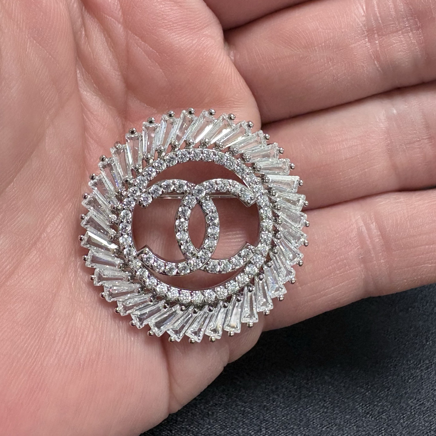 Chanel CC Logo Sunburst Crystal Brooch brooch silver-toned metal with clear crystal stones 3cm diameter