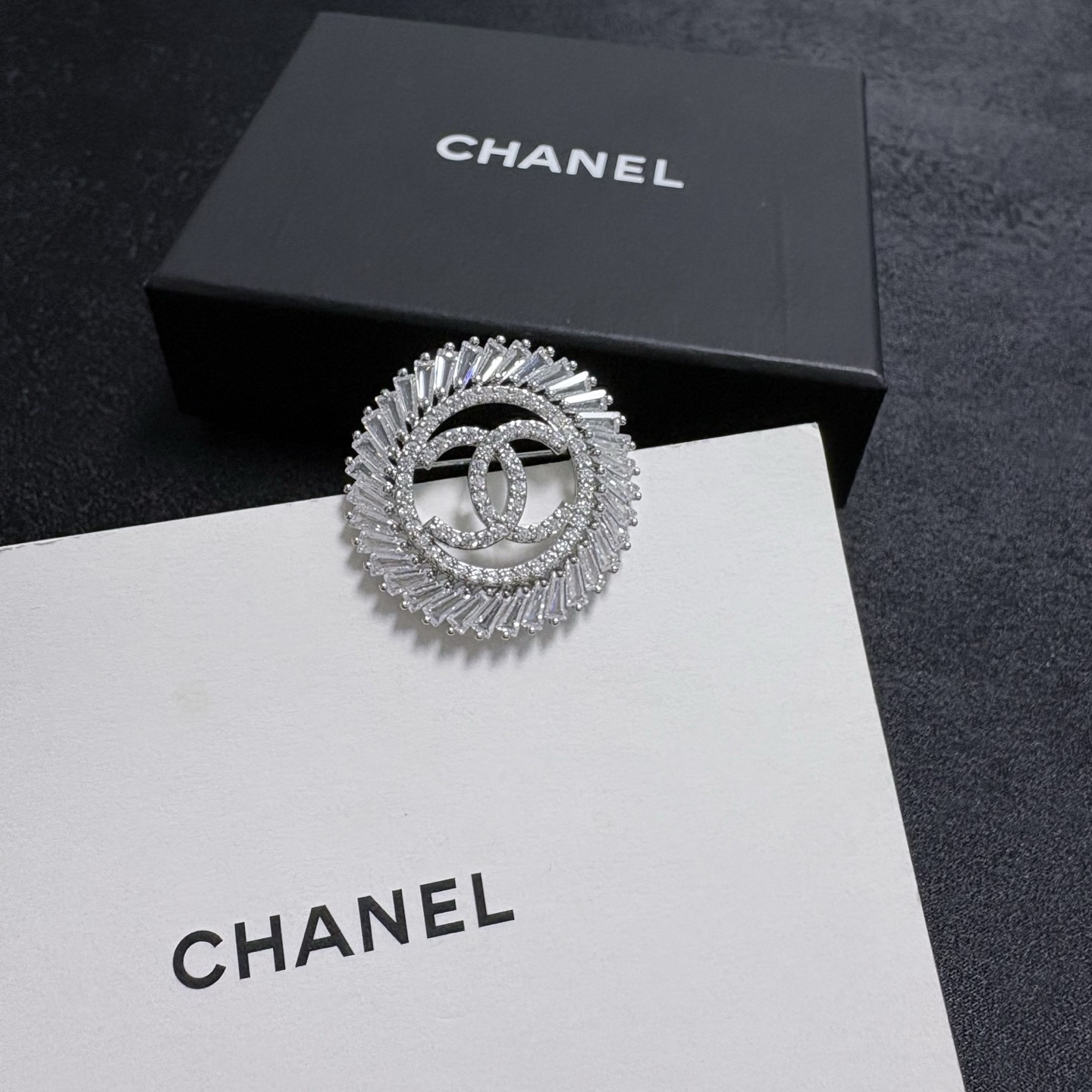 Chanel CC Logo Sunburst Crystal Brooch brooch silver-toned metal with clear crystal stones 3cm diameter