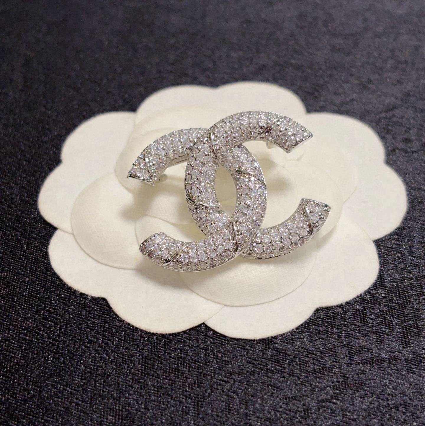 Chanel CC Logo Pave Brooch brooch silver-toned metal with clear pave crystals 3cm width