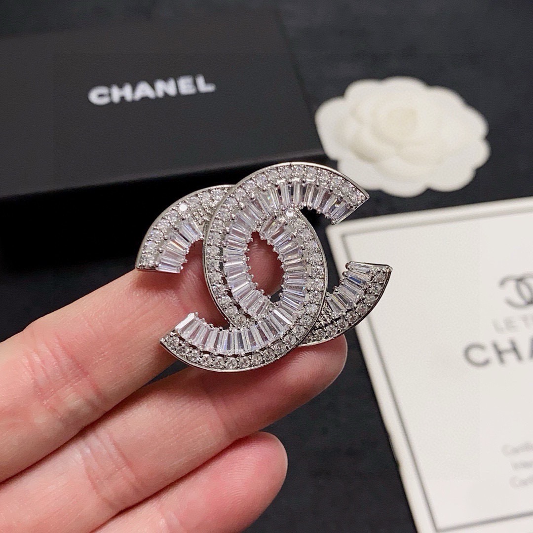 Chanel CC Logo Baguette Crystal Brooch brooch silver-toned metal with clear baguette and round-cut crystals 3cm width
