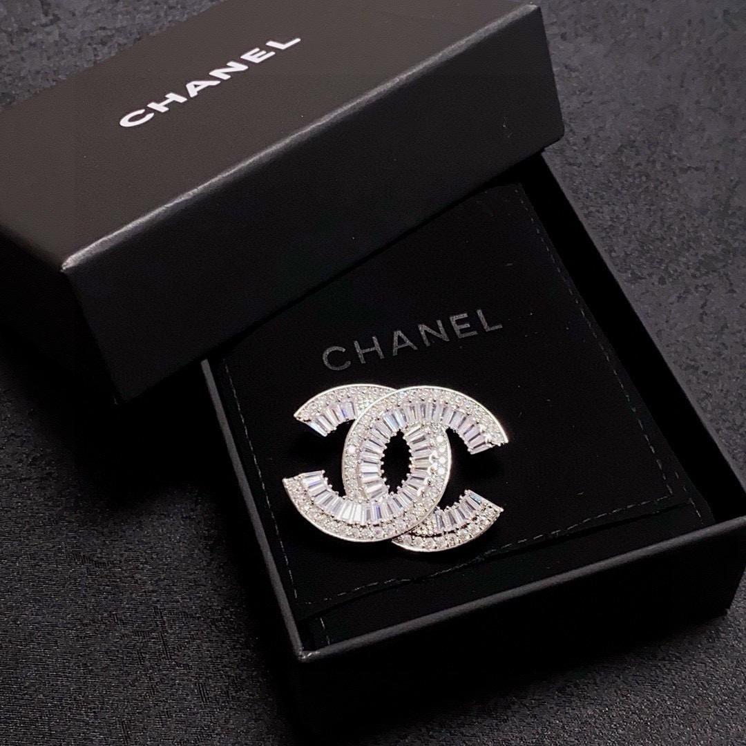 Chanel CC Logo Baguette Crystal Brooch brooch silver-toned metal with clear baguette and round-cut crystals 3cm width