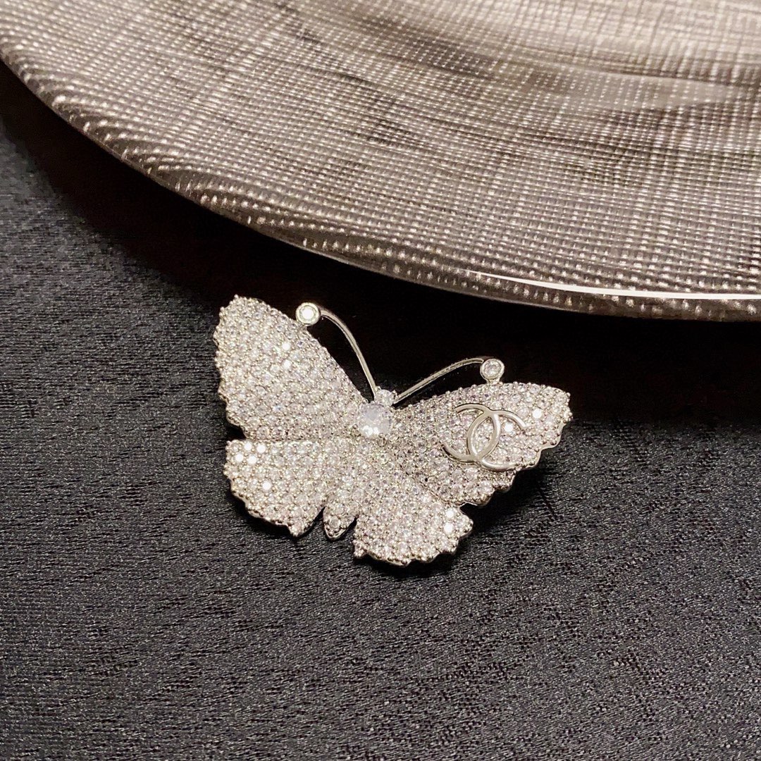 Chanel CC Logo Pave Butterfly Brooch brooch silver-toned metal with clear pave crystals 3cm width