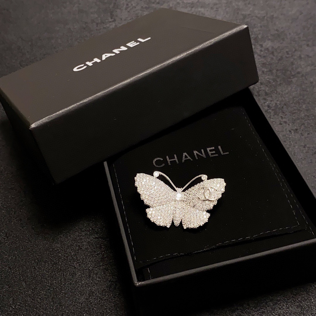 Chanel CC Logo Pave Butterfly Brooch brooch silver-toned metal with clear pave crystals 3cm width