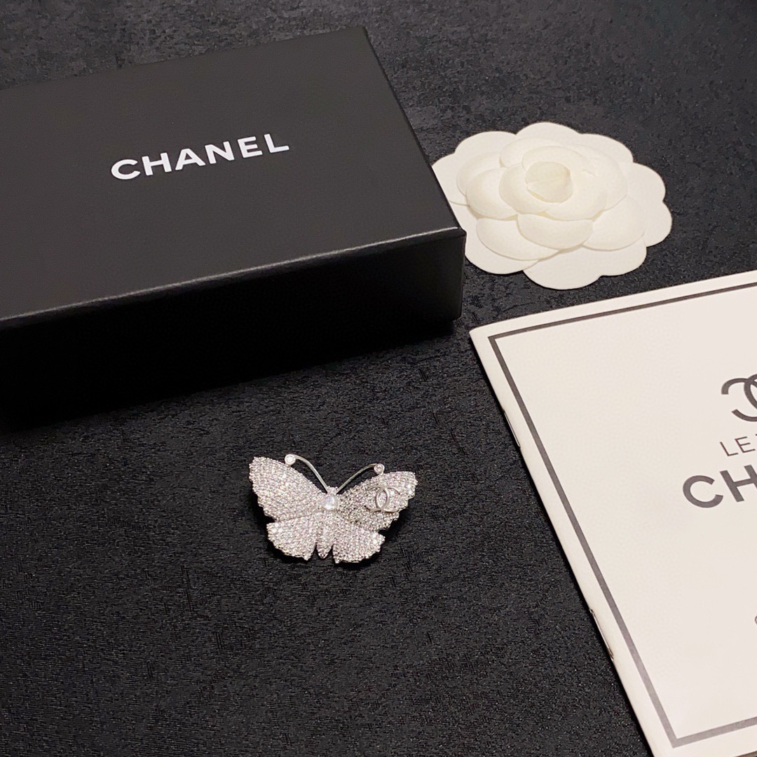 Chanel CC Logo Pave Butterfly Brooch brooch silver-toned metal with clear pave crystals 3cm width