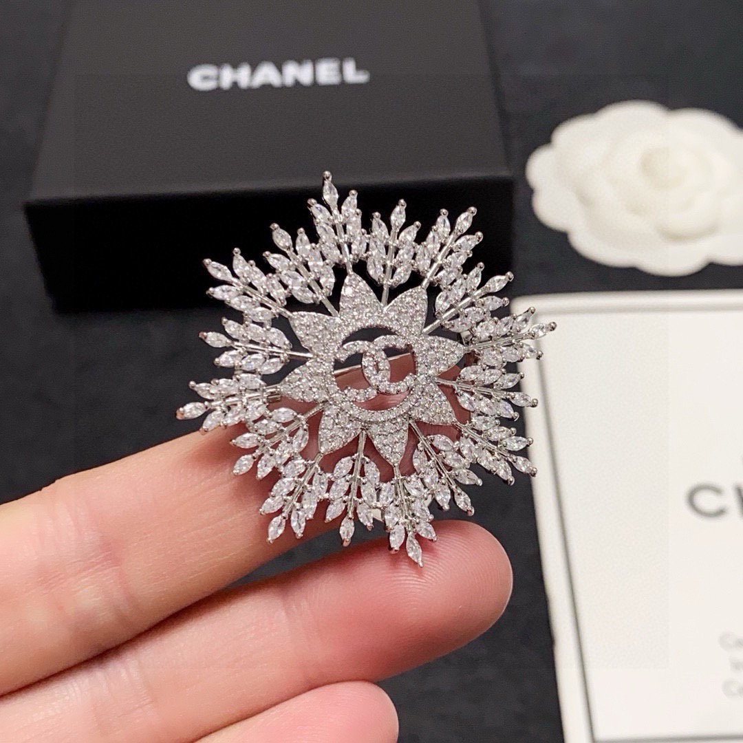 Chanel CC Snowflake Crystal Brooch brooch silver-toned metal with clear crystal accents 4cm diameter