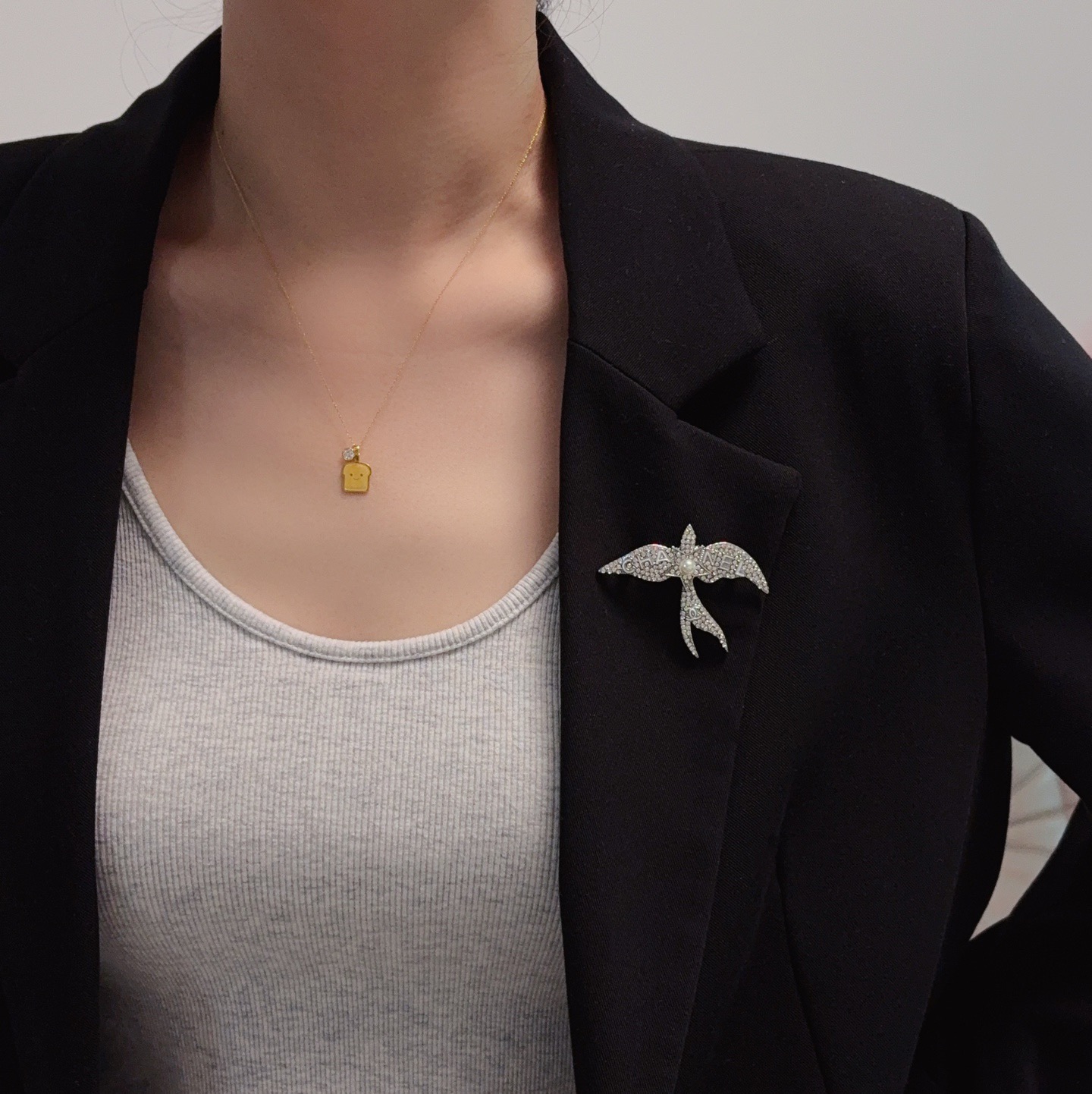 Chanel Crystal Pearl Swallow CC Logo Brooch brooch Silver-toned metal clear crystal white pearl Approximately 4 5cm width x 4cm height