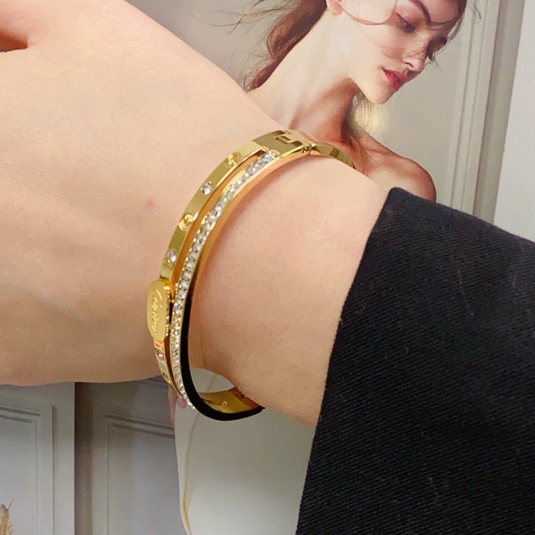 Cartier Love bracelet 18k yellow gold clear diamond 17