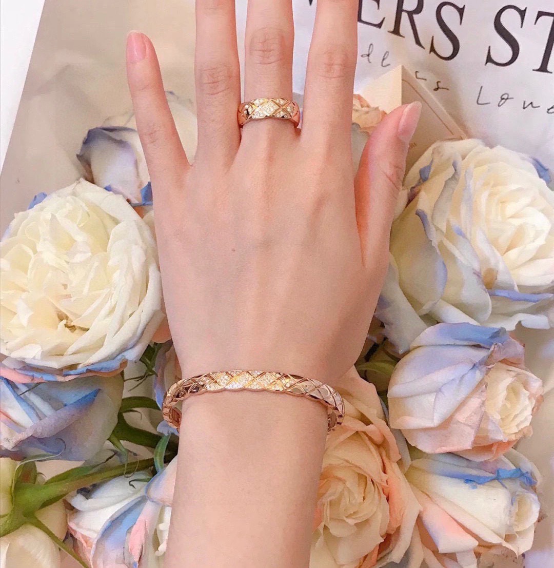 Chanel Coco Crush bracelet Yellow gold with diamond accents white gold with diamond accents rose gold with diamond accents 17cm