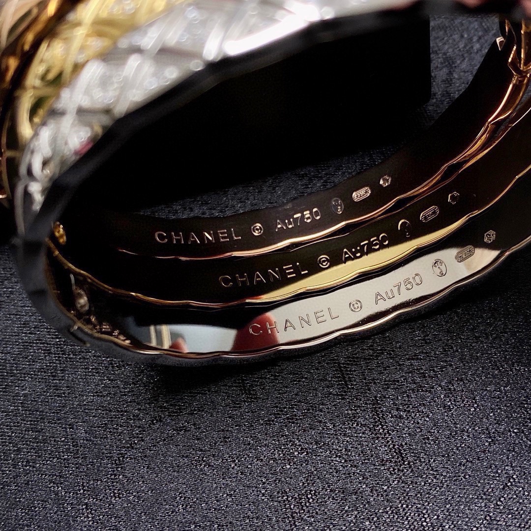 Chanel Coco Crush bracelet Yellow gold with diamond accents white gold with diamond accents rose gold with diamond accents 17cm