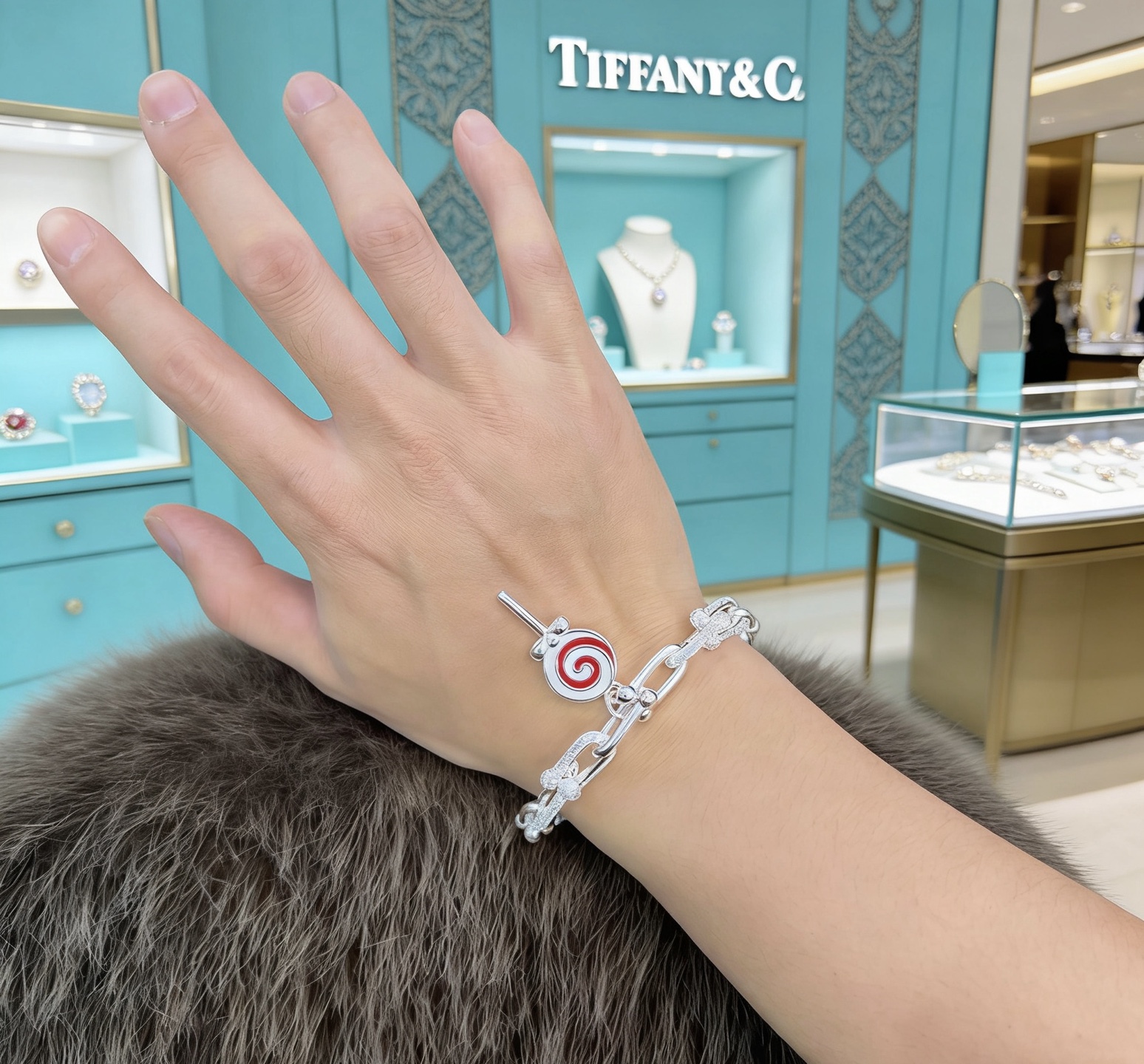 Tiffany Co HardWear Lollipop Charm Bracelet bracelet Sterling silver with clear pave diamonds red and white enamel lollipop charm 18cm