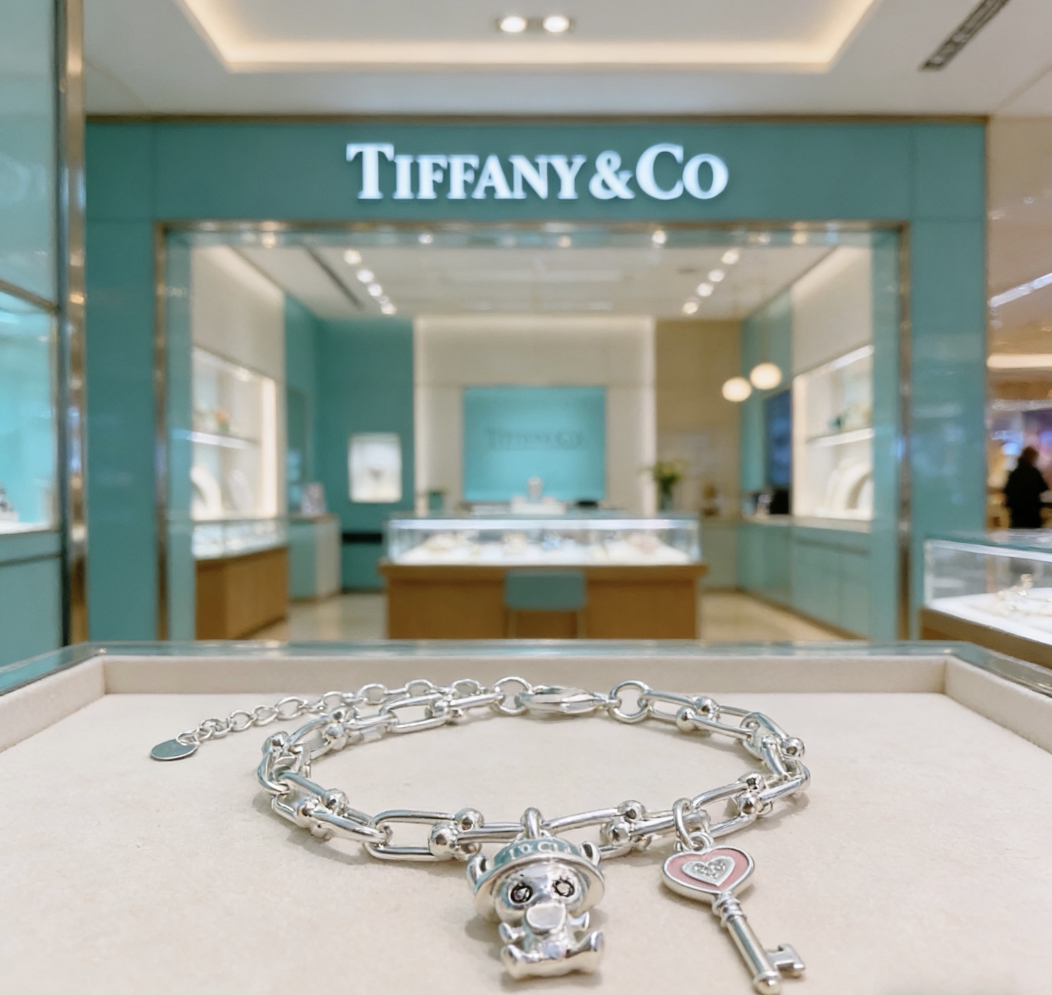 Tiffany Co HardWear Charm bracelet silver metal with light blue and pink enamel accents 18cm