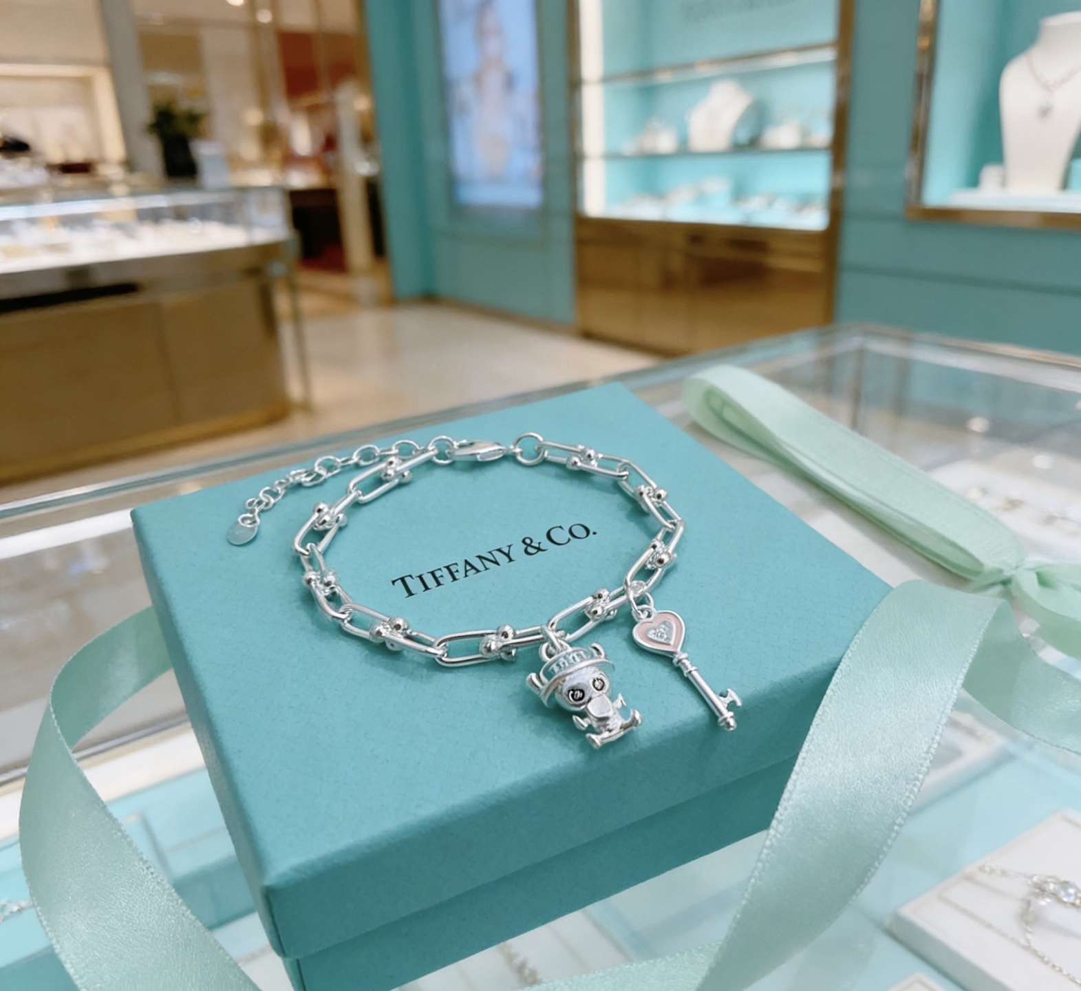Tiffany Co HardWear Charm bracelet silver metal with light blue and pink enamel accents 18cm