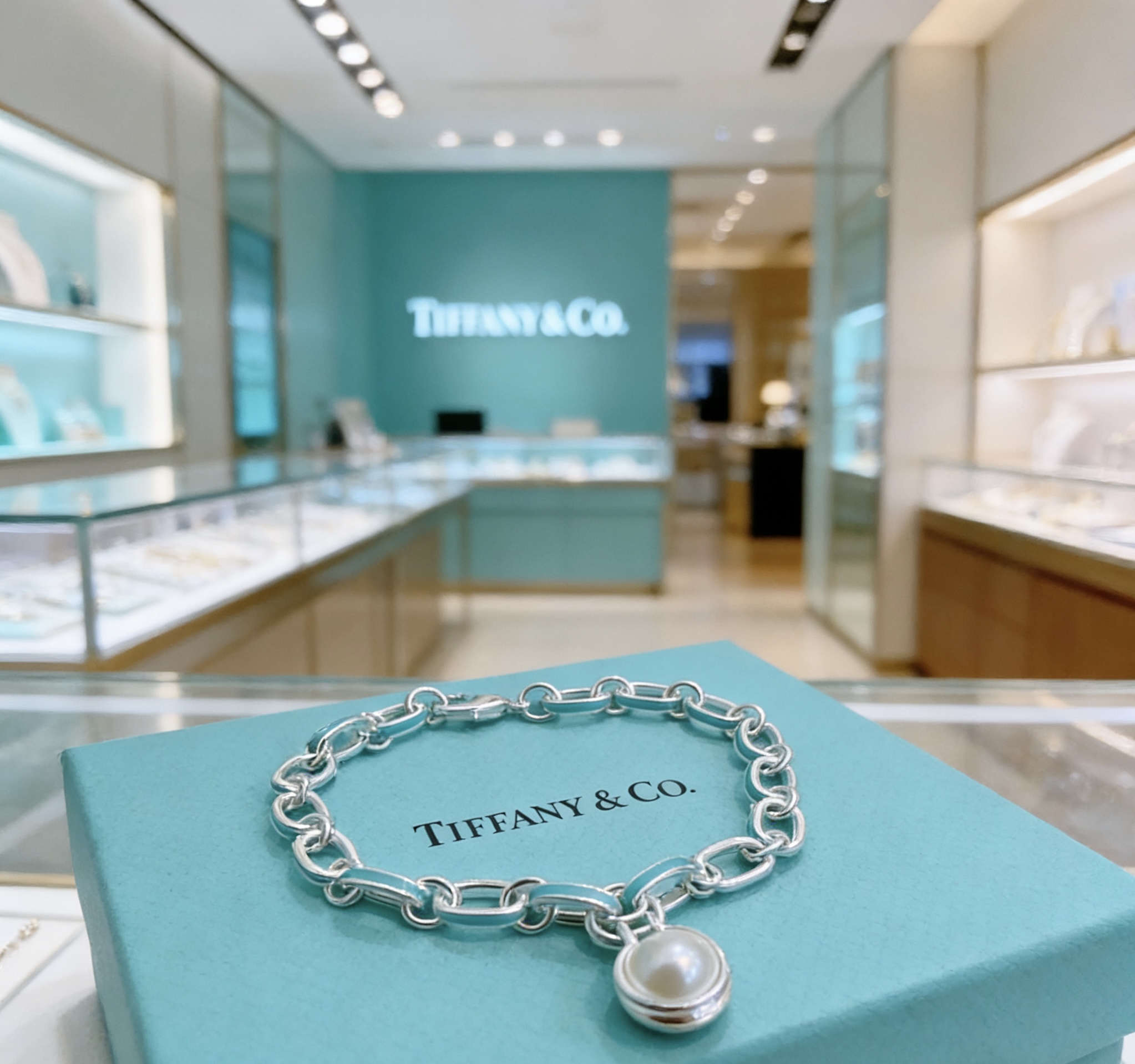 Tiffany Co Tiffany HardWear Pearl Charm Bracelet bracelet Silver-toned metal with Tiffany Blue enamel accents and white freshwater pearl charm 17cm