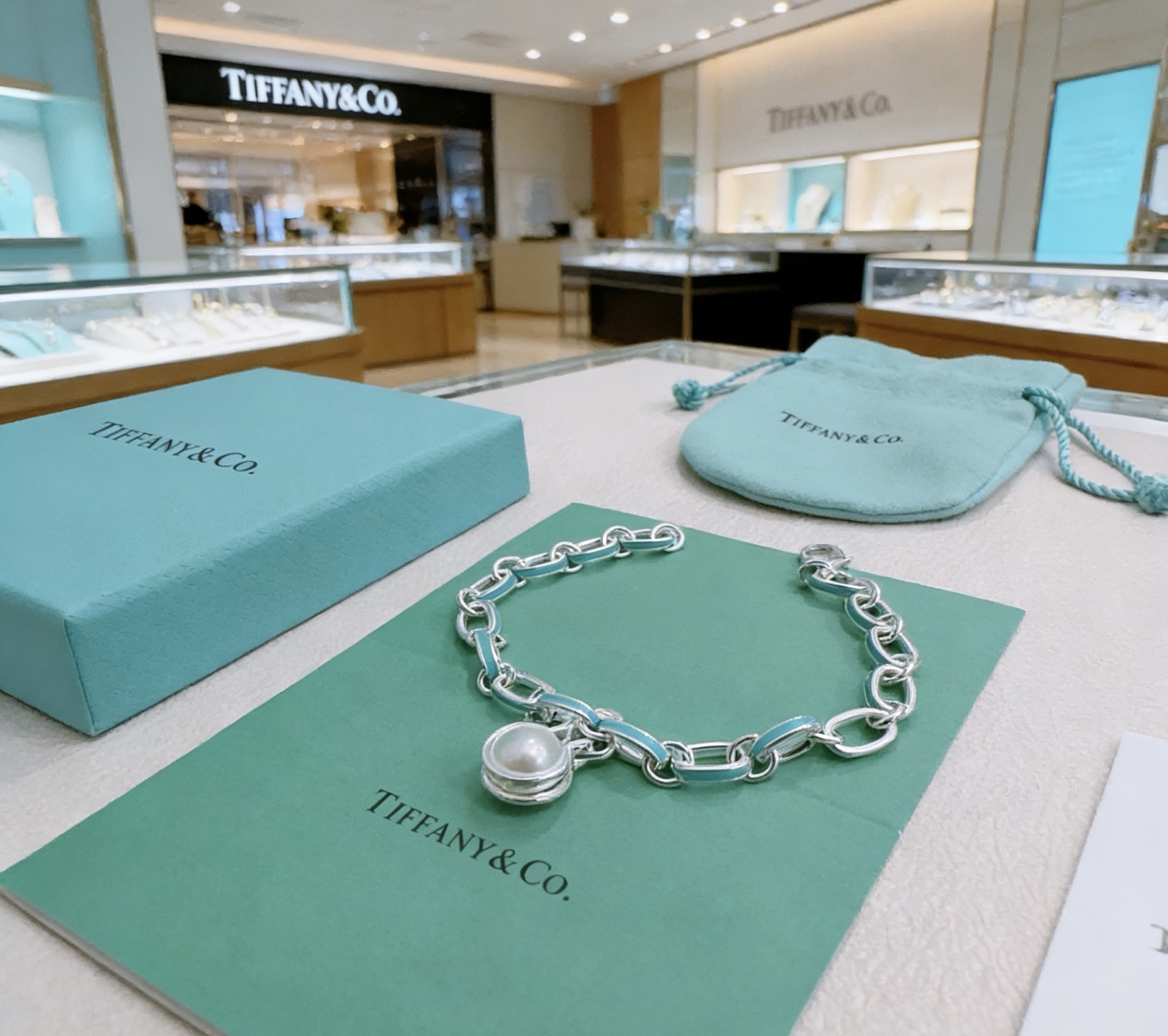 Tiffany Co Tiffany HardWear Pearl Charm Bracelet bracelet Silver-toned metal with Tiffany Blue enamel accents and white freshwater pearl charm 17cm