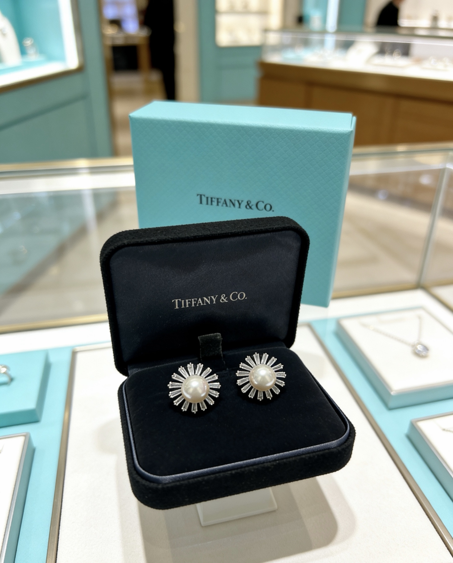 Tiffany Co Marquise Sunburst Pearl Earrings earrings Platinum metal white pearl clear diamond 2 5cm diameter