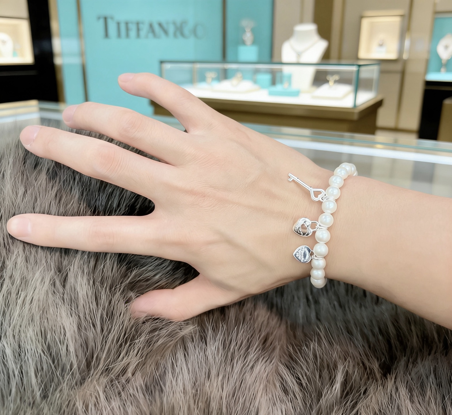 Tiffany Co Return to Tiffany Heart Key Pearl Toggle Bracelet bracelet silver-toned metal with white freshwater pearls 7 inches