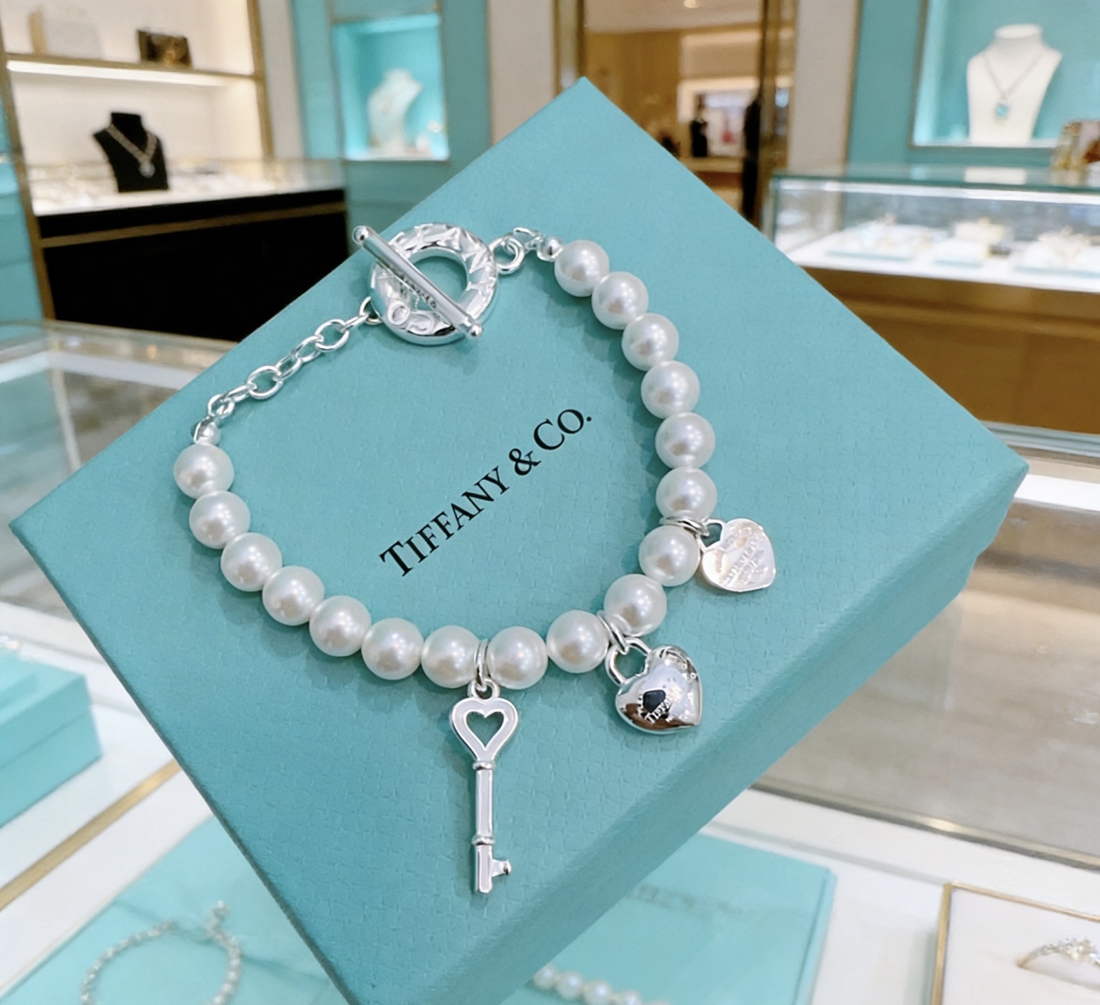 Tiffany Co Return to Tiffany Heart Key Pearl Toggle Bracelet bracelet silver-toned metal with white freshwater pearls 7 inches