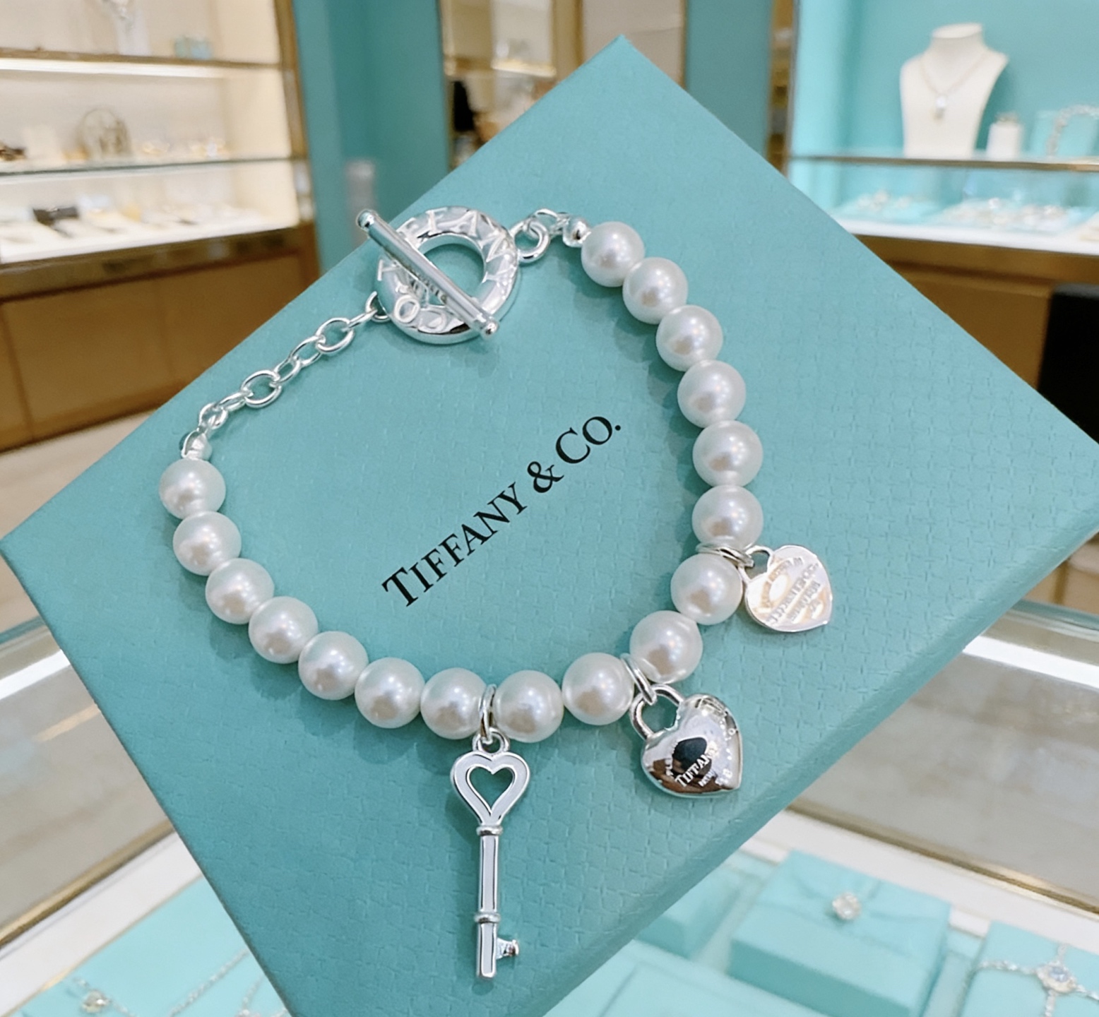 Tiffany Co Return to Tiffany Heart Key Pearl Toggle Bracelet bracelet silver-toned metal with white freshwater pearls 7 inches