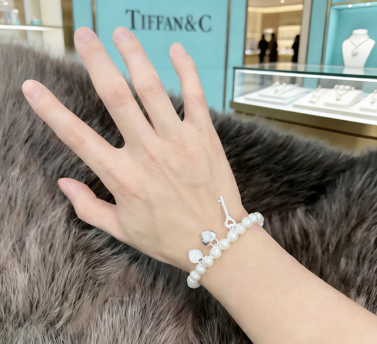 Tiffany Co Return to Tiffany Heart Key Pearl Toggle Bracelet bracelet silver-toned metal with white freshwater pearls 7 inches