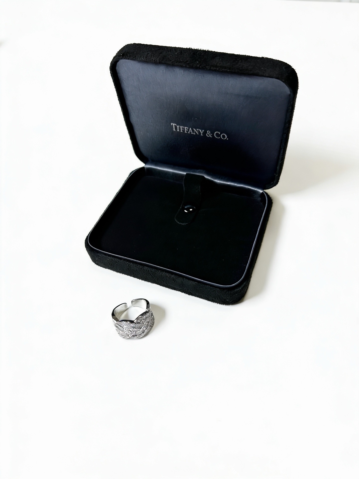 Tiffany Co Diamond Pave Wide Band ring Platinum metal with clear white diamond stones US 7