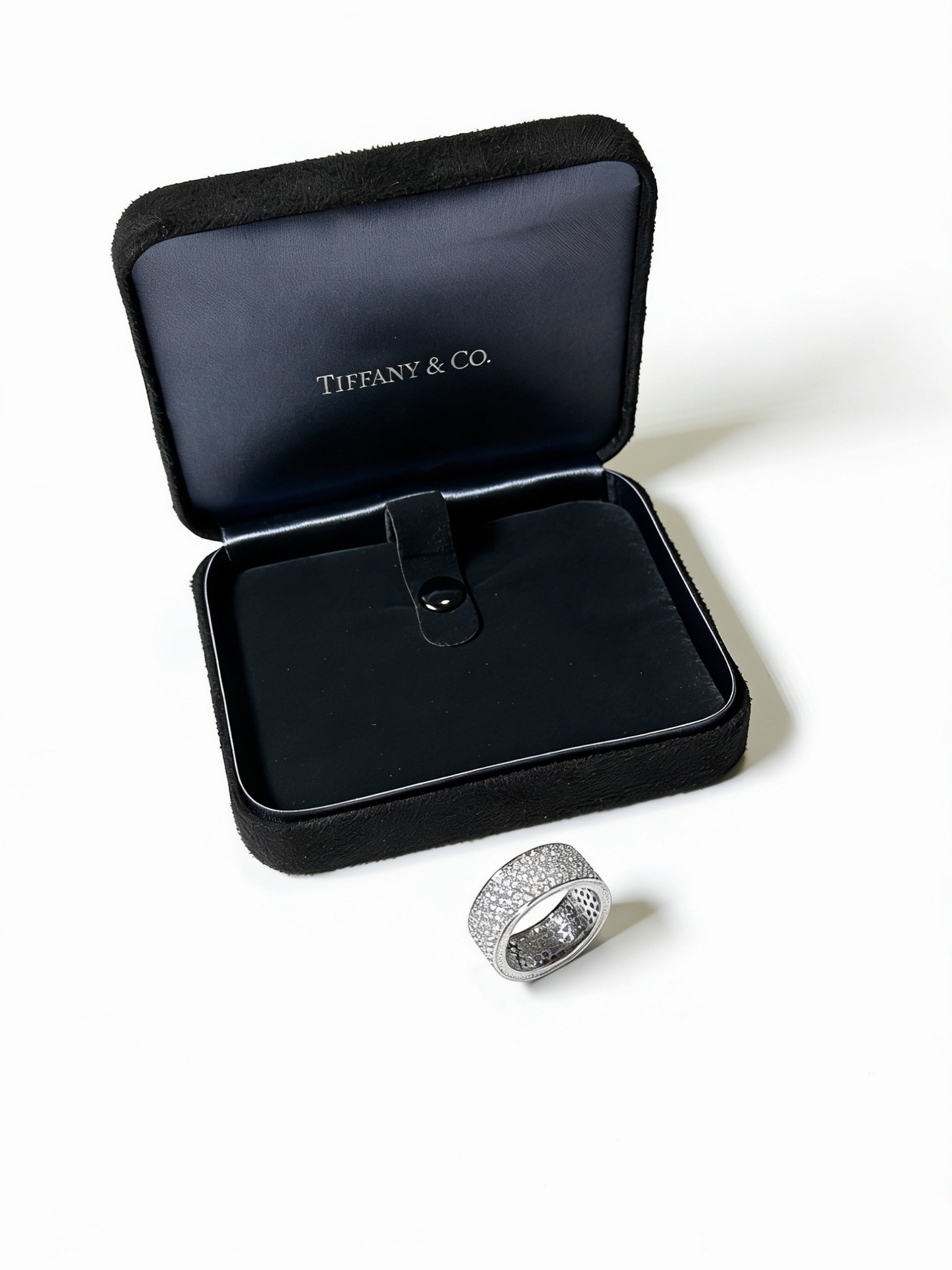 Tiffany Co Metro Wide Pave Diamond Band Ring ring 18k white gold clear white diamonds US 7