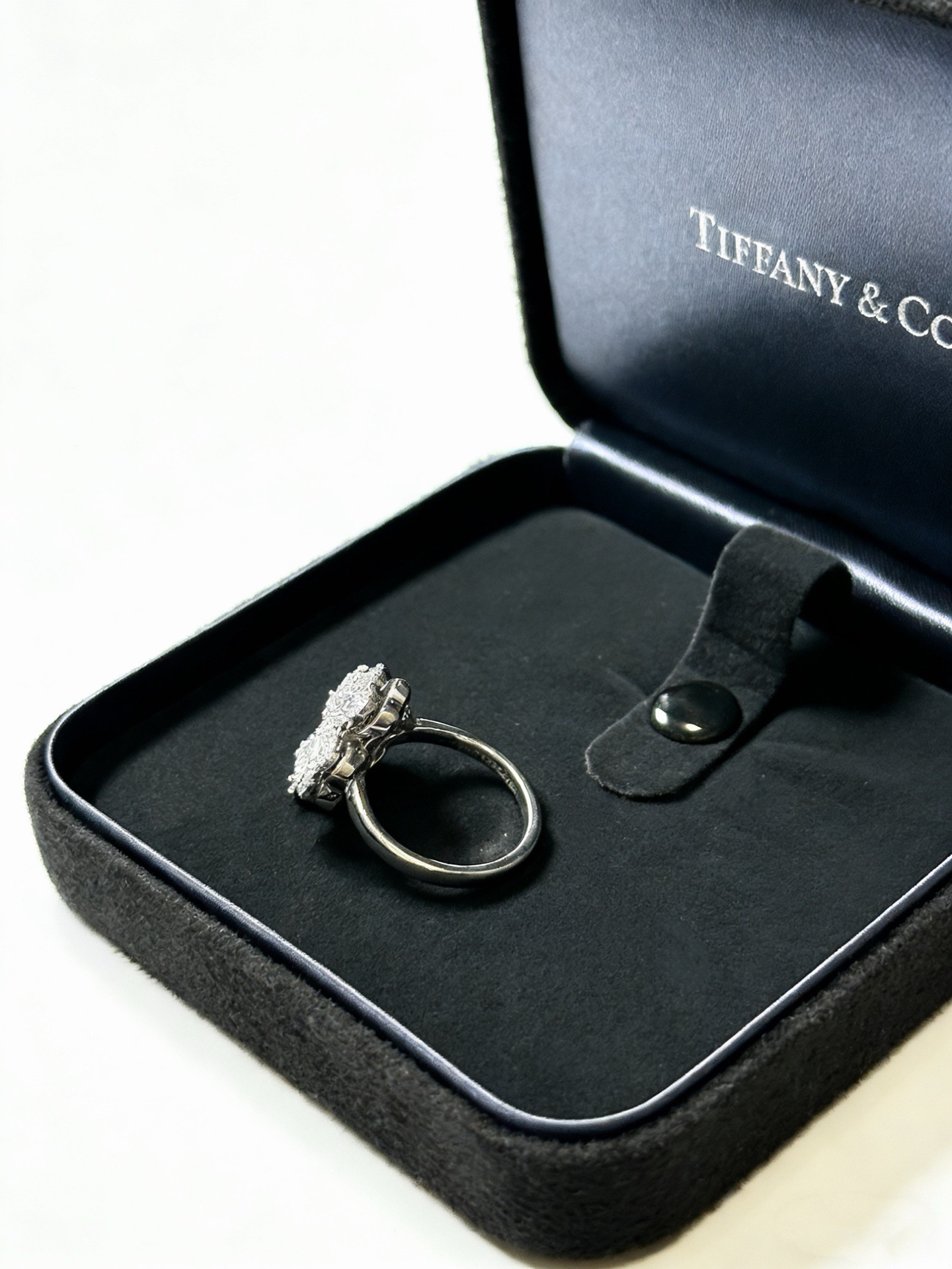 Tiffany Co Four Leaf Clover Diamond Ring ring Platinum metal with clear white diamonds US 6