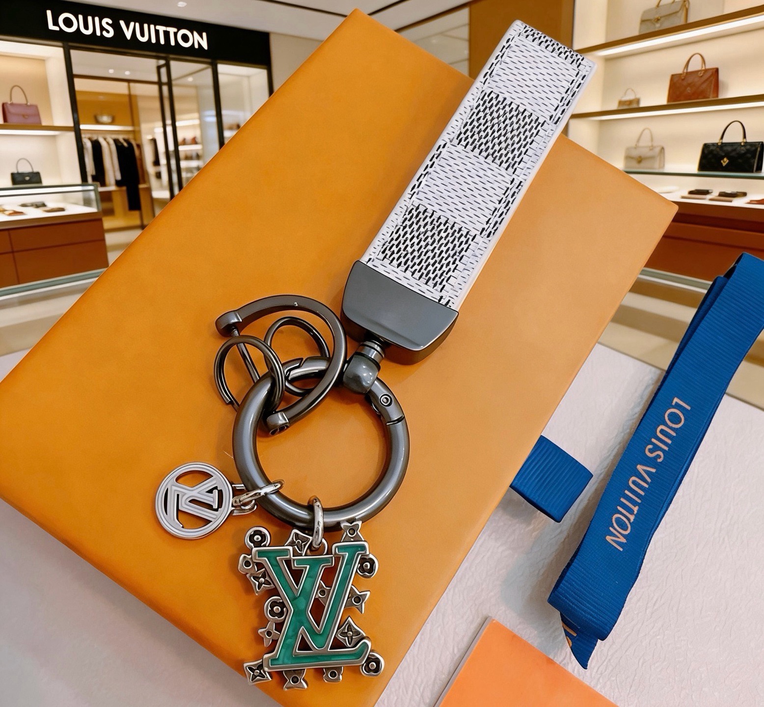 Louis Vuitton Anger Forest pendant Gunmetal gray metal silver metal teal enamel white and gray checkered fabric blue fabric 12cm