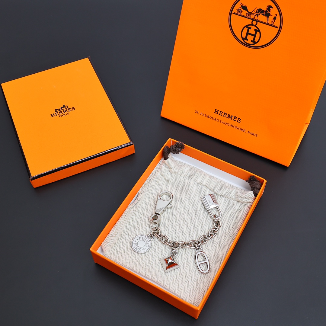 Bracelet Hermes Olga Charm Métal argenté palladié sans pierres précieuses 16cm