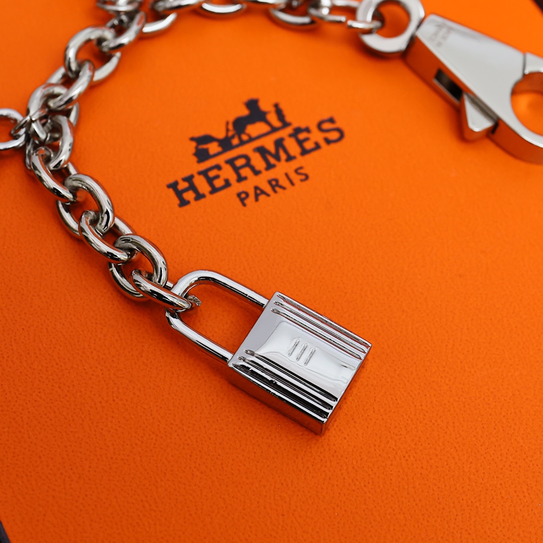Bracelet Hermes Olga Charm Métal argenté palladié sans pierres précieuses 16cm