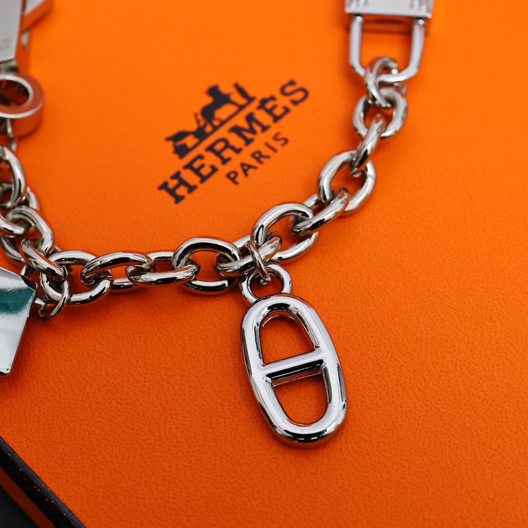 Bracelet Hermes Olga Charm Métal argenté palladié sans pierres précieuses 16cm