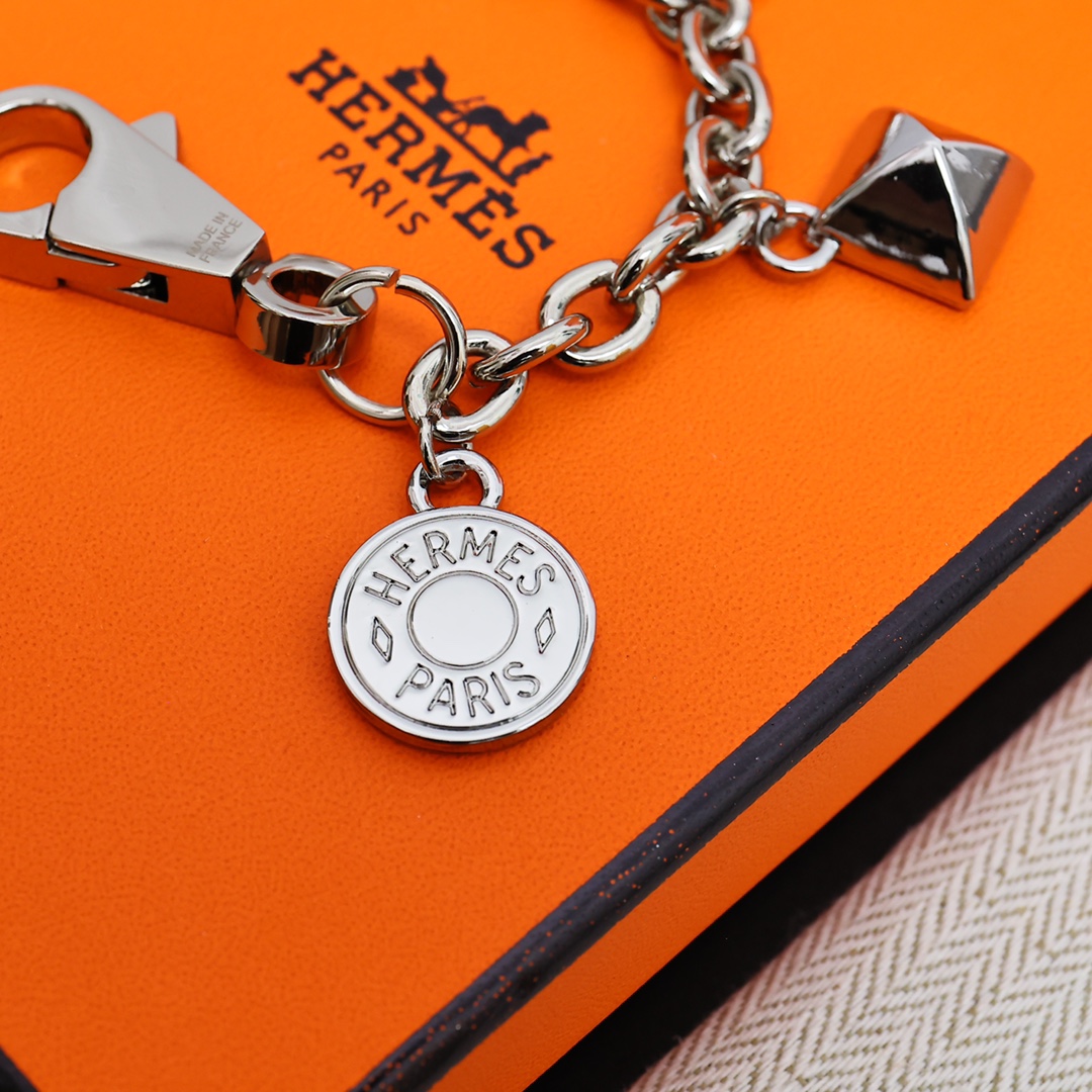 Bracelet Hermes Olga Charm Métal argenté palladié sans pierres précieuses 16cm