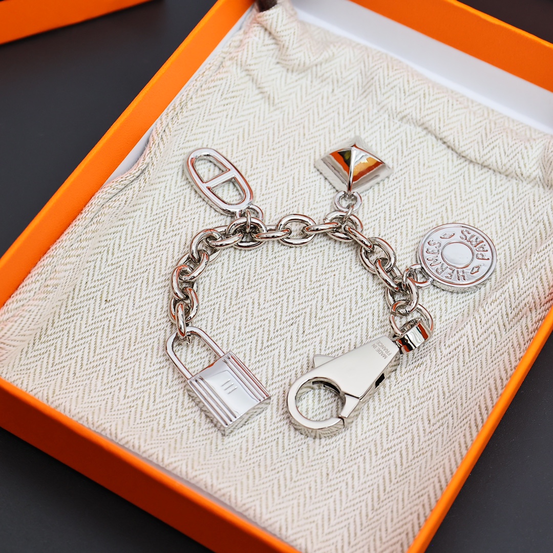 Bracelet Hermes Olga Charm Métal argenté palladié sans pierres précieuses 16cm