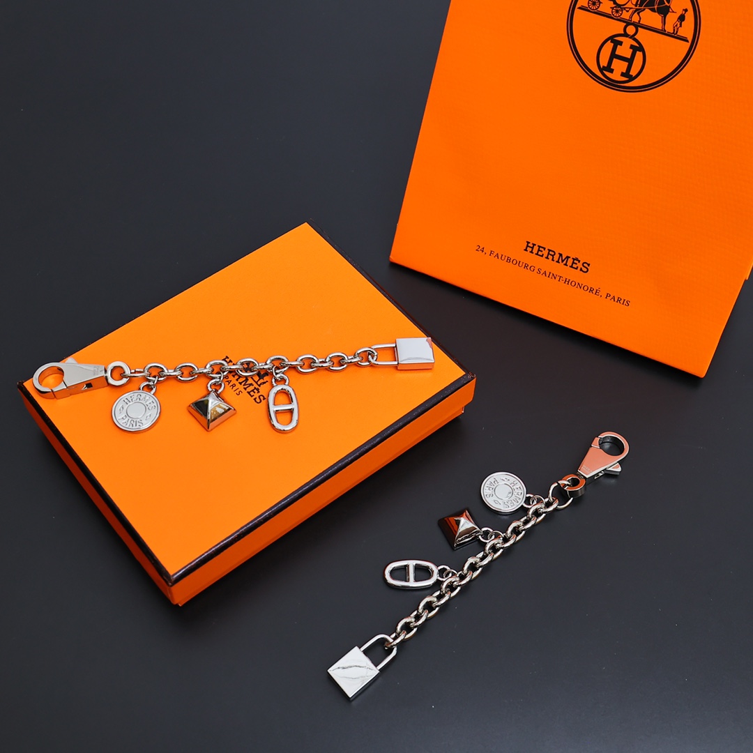 Bracelet Hermes Olga Charm Métal argenté palladié sans pierres précieuses 16cm