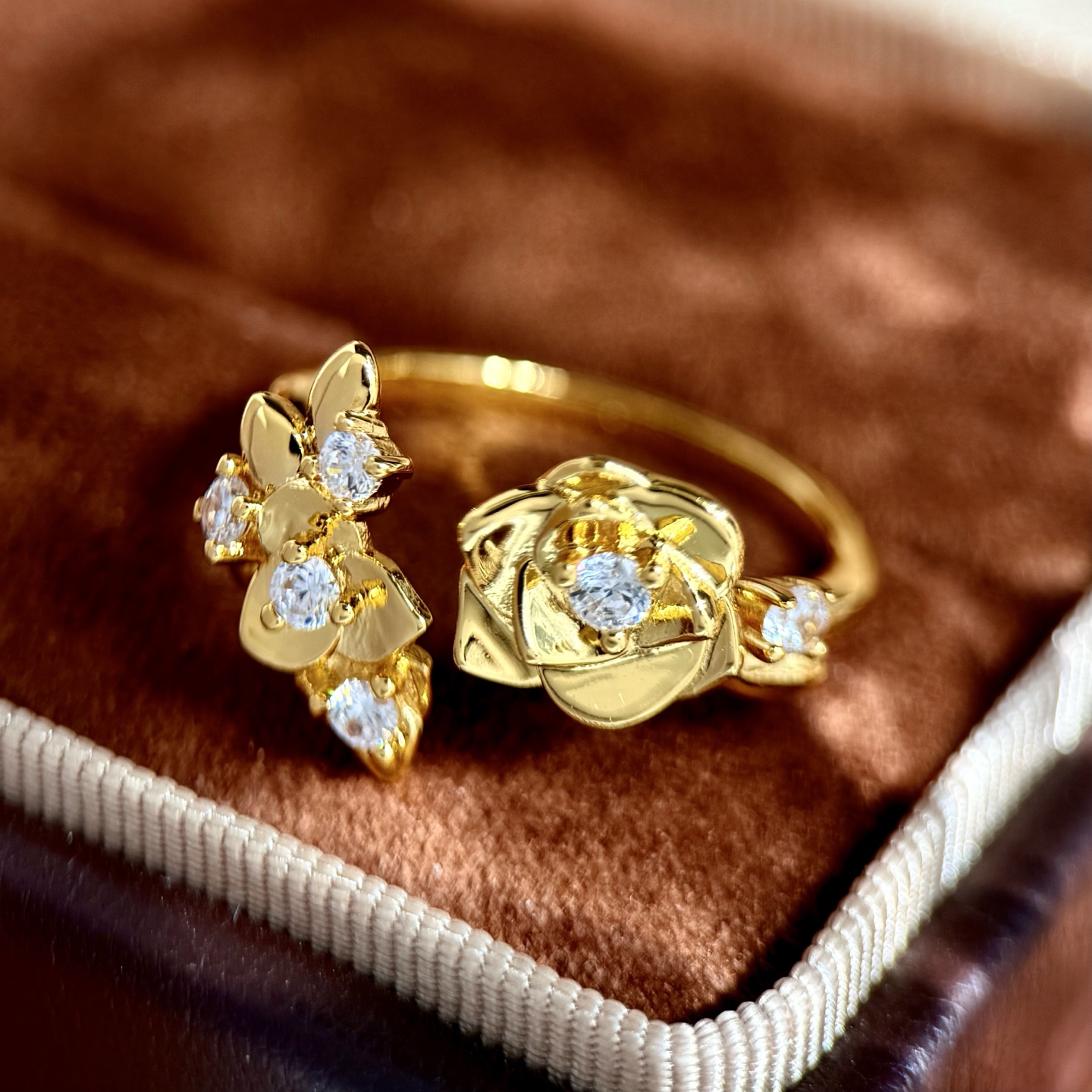 Piaget Rose ring Yellow gold with clear diamonds 50