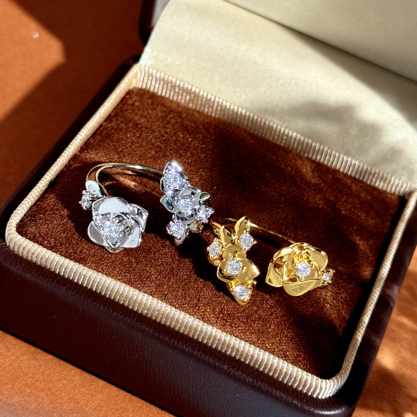 Piaget Rose ring Yellow gold with clear diamonds 50