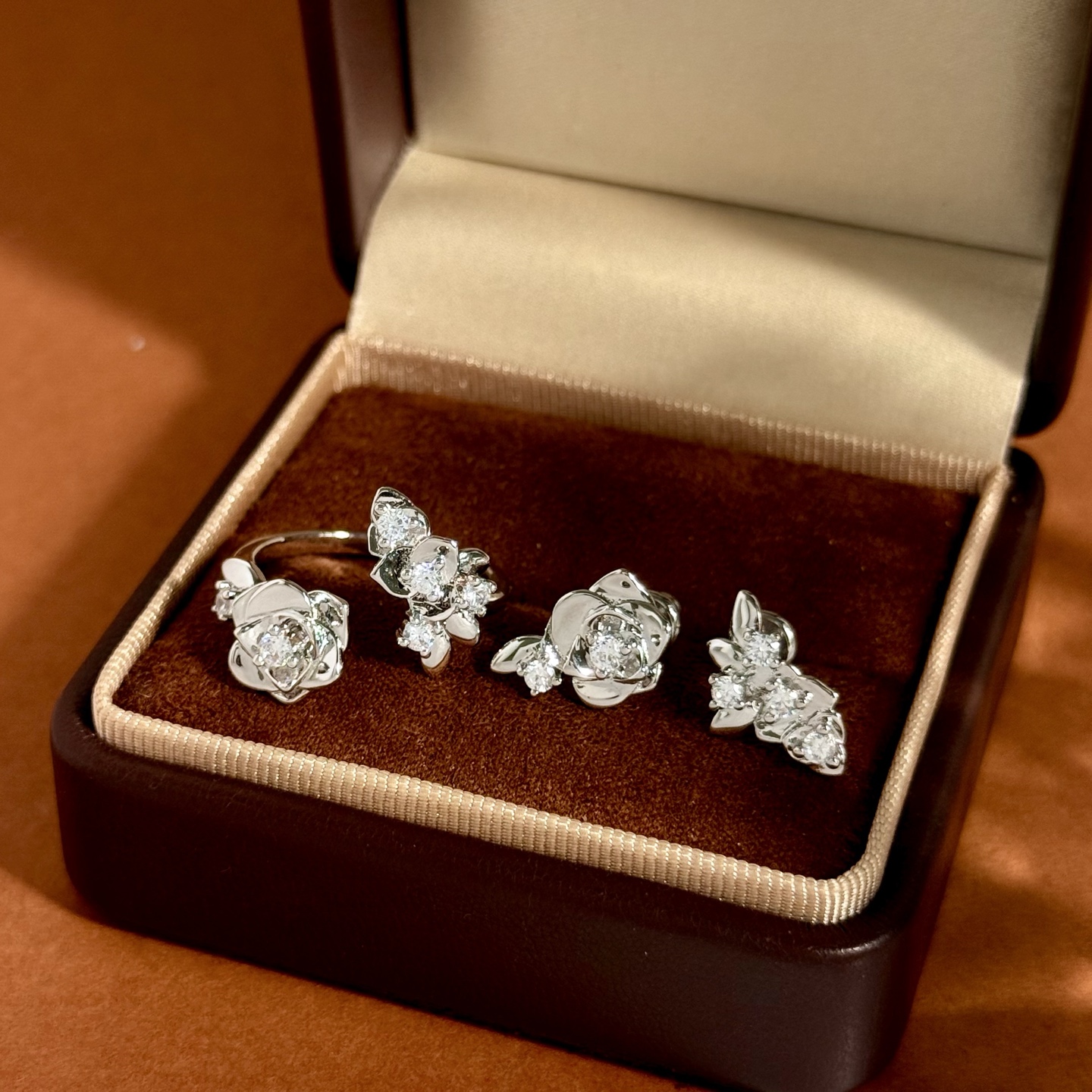 Piaget Rose ring Yellow gold with clear diamonds white gold with clear diamonds 50