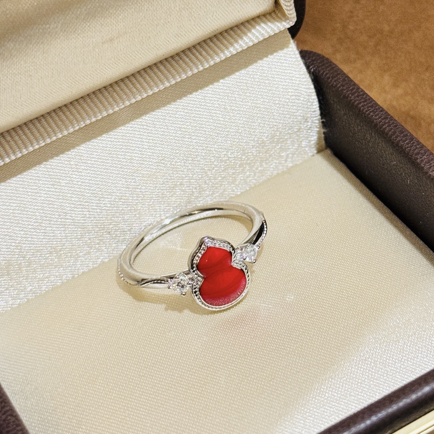 Qeelin Wulu ring silver-toned metal with red gemstone and clear diamond accents US 6