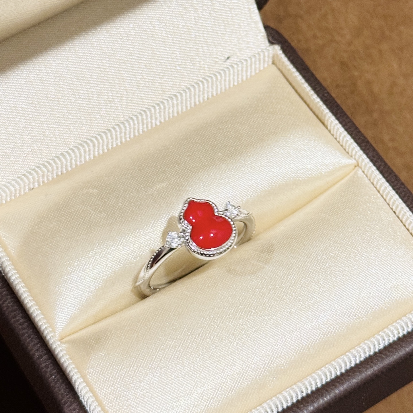 Qeelin Wulu ring silver-toned metal with red gemstone and clear diamond accents US 6