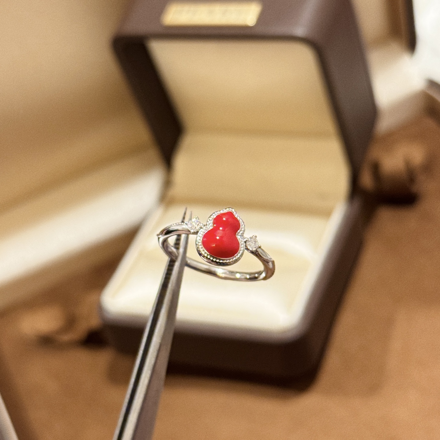 Qeelin Wulu ring silver-toned metal with red gemstone and clear diamond accents US 6