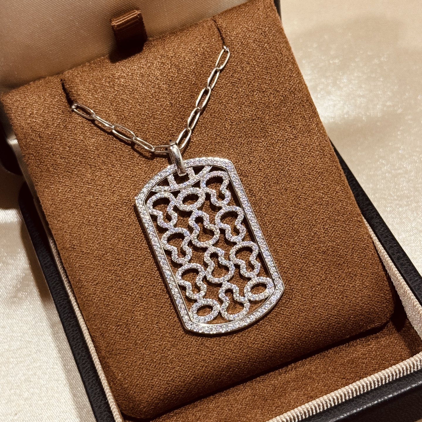 Qeelin Wushi Gourd Loukong Tag necklace Silver-toned metal with clear diamond accents 45cm