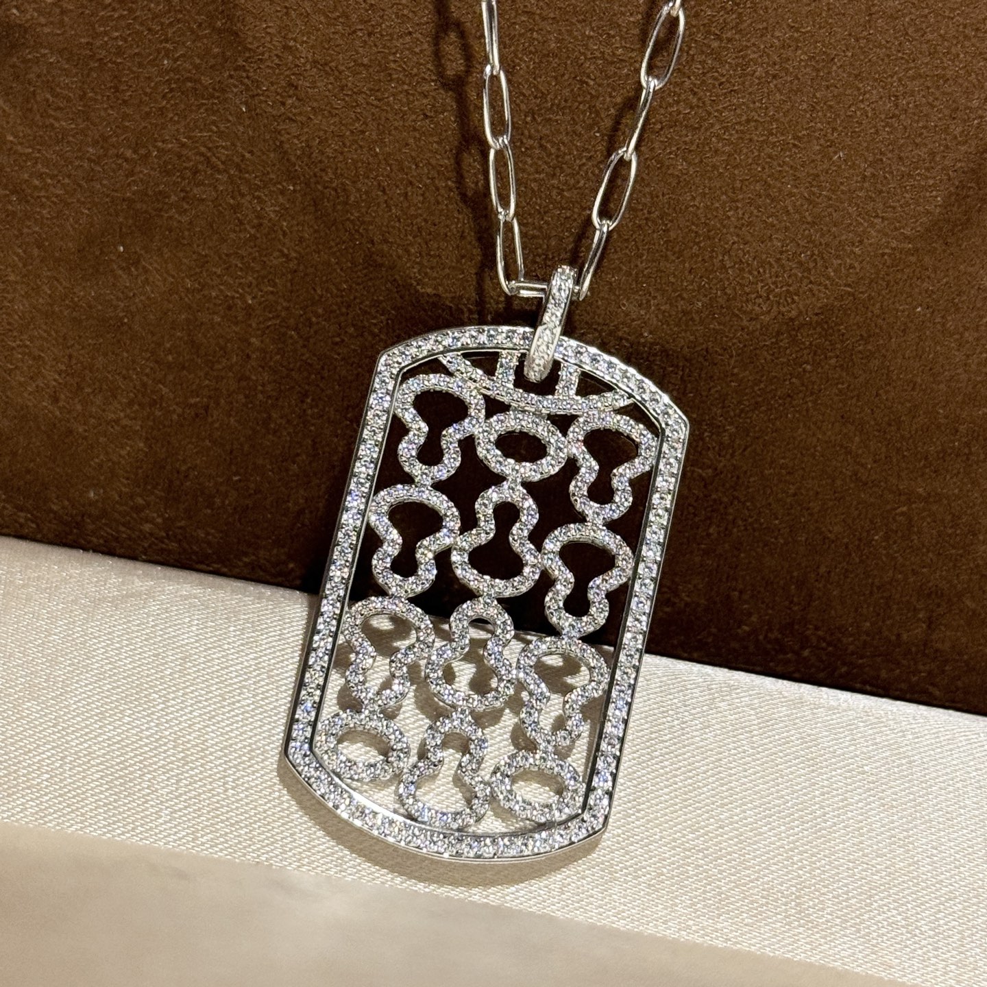 Qeelin Wushi Gourd Loukong Tag necklace Silver-toned metal with clear diamond accents 45cm