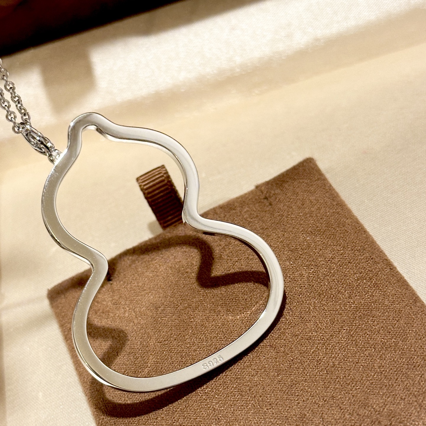 Qeelin Wulu necklace silver-toned metal with clear diamond accents 42cm