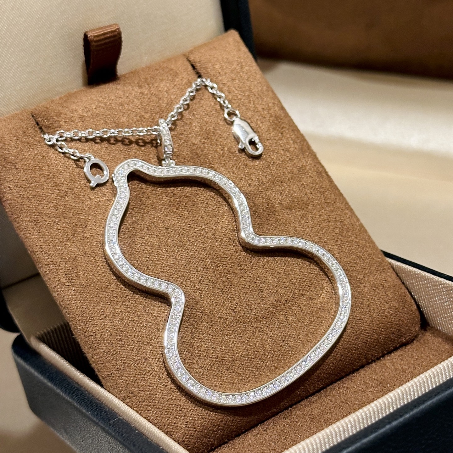 Qeelin Wulu necklace silver-toned metal with clear diamond accents 42cm