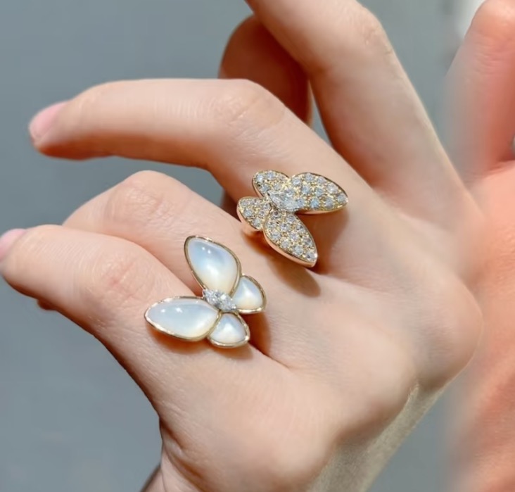 Van Cleef Arpels Two Butterfly ring Rose gold white mother-of-pearl white diamonds 52