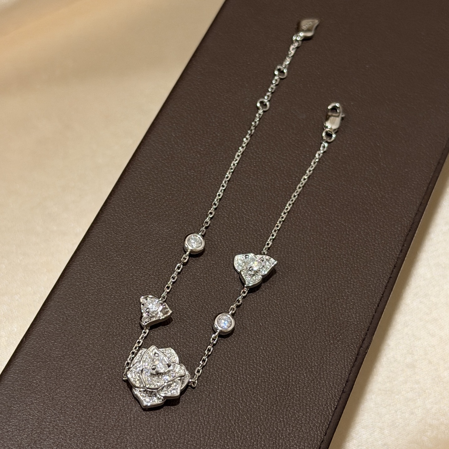 Piaget Piaget Rose bracelet Silver-toned white gold with clear diamonds 17 2cm