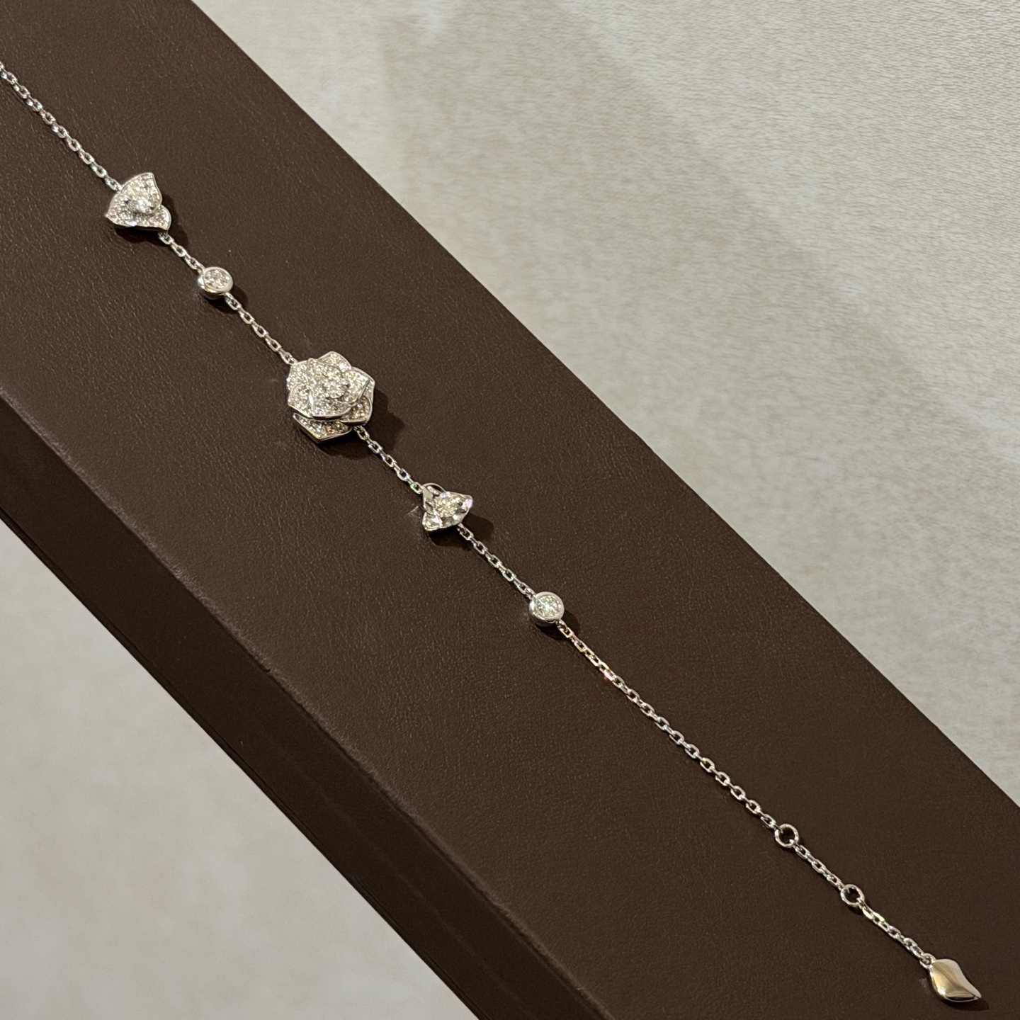 Piaget Piaget Rose bracelet Silver-toned white gold with clear diamonds 17 2cm