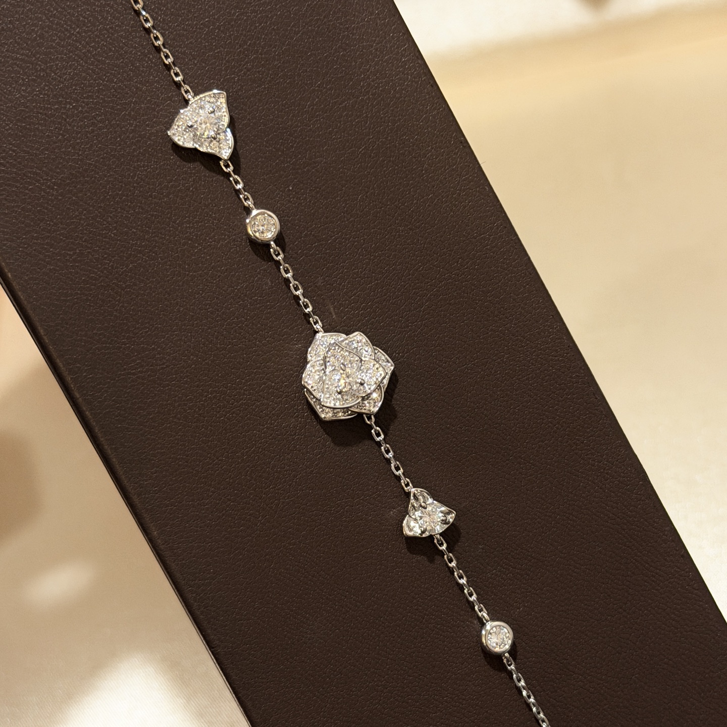 Piaget Piaget Rose bracelet Silver-toned white gold with clear diamonds 17 2cm
